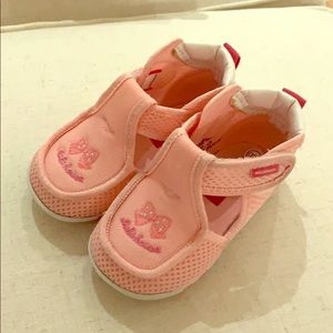Miki house baby shoes. Light use